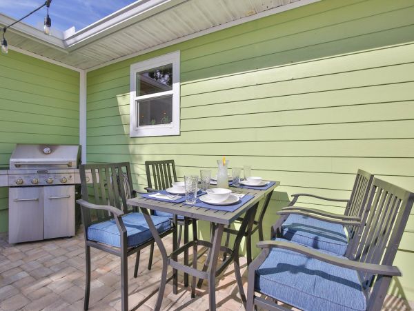 Beautiful Three Bedroom Home in Bradenton Sleeps Six Guests