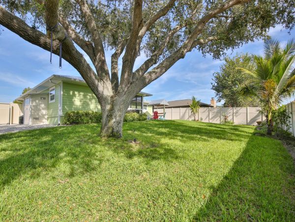 Beautiful Three Bedroom Home in Bradenton Sleeps Six Guests