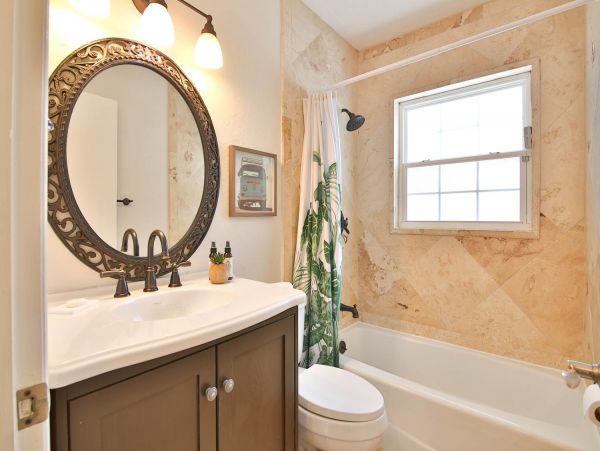 Lovely 4 Bedroom Home in Palmetto with Pool