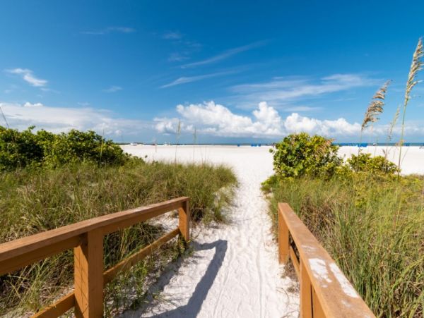 Beachfront 3 Bedroom Vacation Condo in Fort Myers Beach