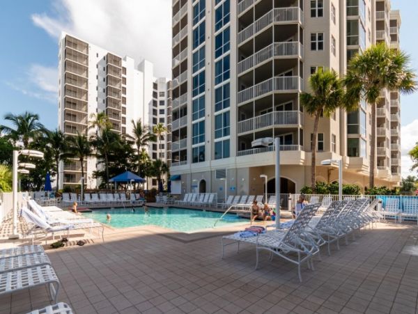 Beachfront 3 Bedroom Vacation Condo in Fort Myers Beach