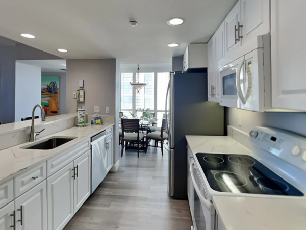 Beachfront 3 Bedroom Vacation Condo in Fort Myers Beach