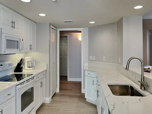 Beachfront 3 Bedroom Vacation Condo in Fort Myers Beach