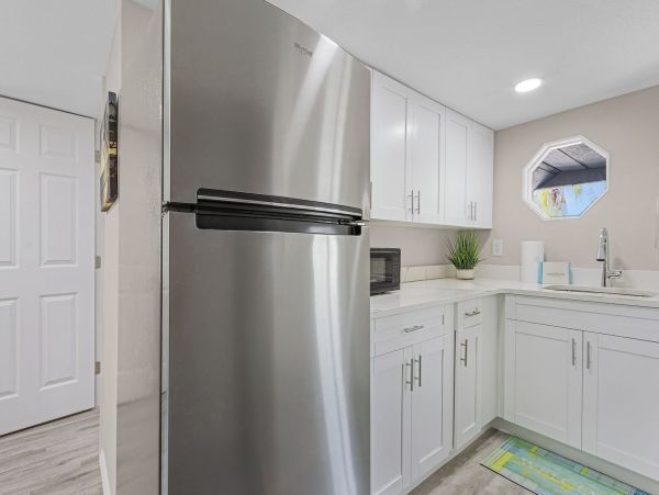 Luxurious 3-Bedroom Vacation Home with Pool Near Estero Boulevard