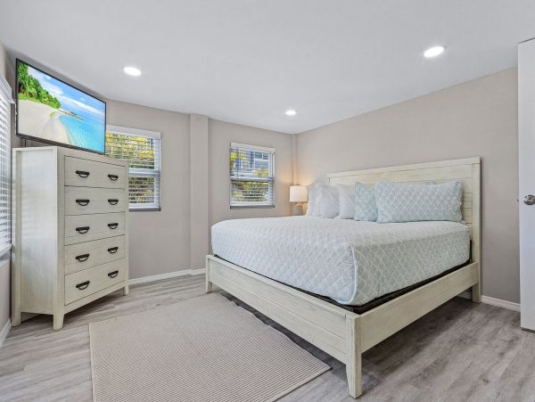 Luxurious 3-Bedroom Vacation Home with Pool Near Estero Boulevard