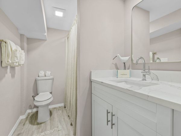 Luxurious 3-Bedroom Vacation Home with Pool Near Estero Boulevard