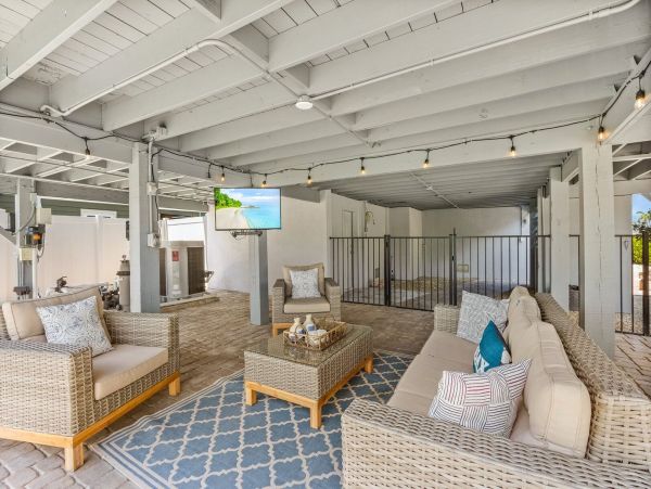 Luxurious 3-Bedroom Vacation Home with Pool Near Estero Boulevard