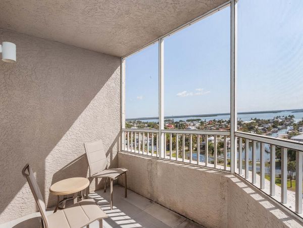 Fort Myers Three bedroom Beachfront Condominium Sleeps 8