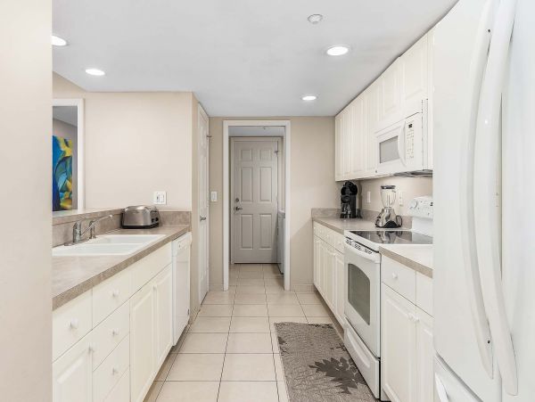 Fort Myers Three bedroom Beachfront Condominium Sleeps 8