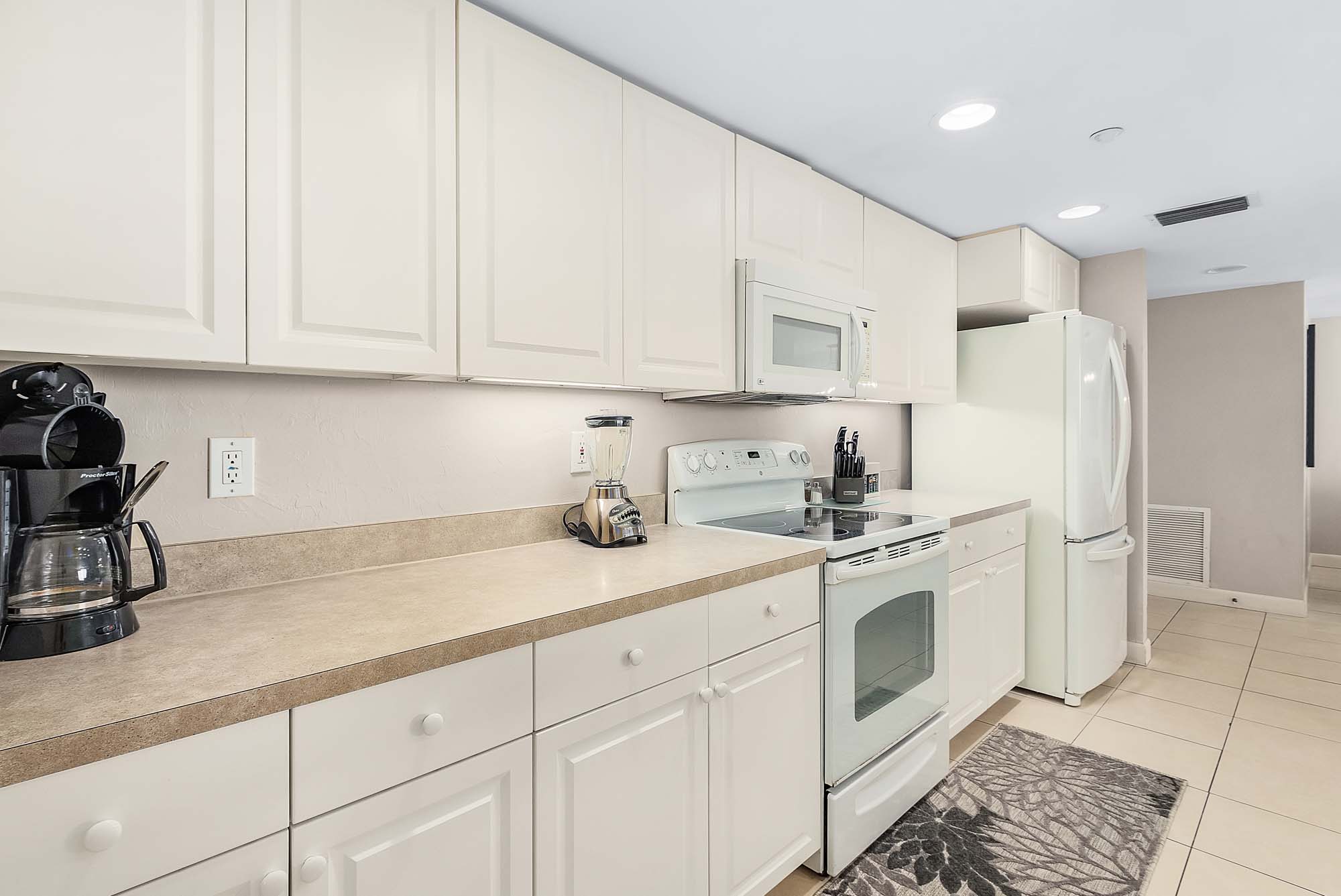Fort Myers Three bedroom Beachfront Condominium Sleeps 8