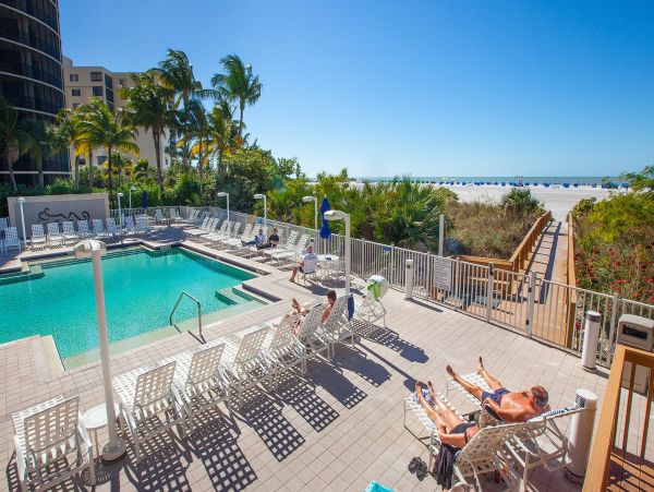 Fort Myers Three bedroom Beachfront Condominium Sleeps 8