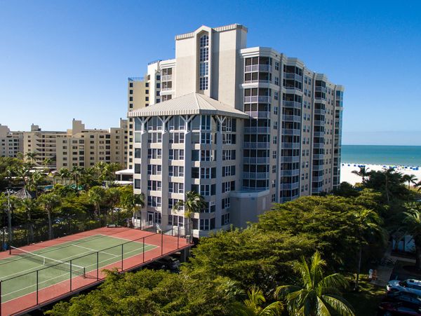 Fort Myers Three bedroom Beachfront Condominium Sleeps 8