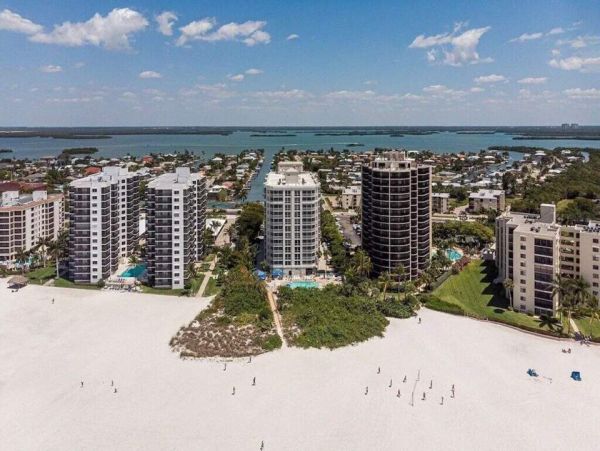 Fort Myers Three bedroom Beachfront Condominium Sleeps 8