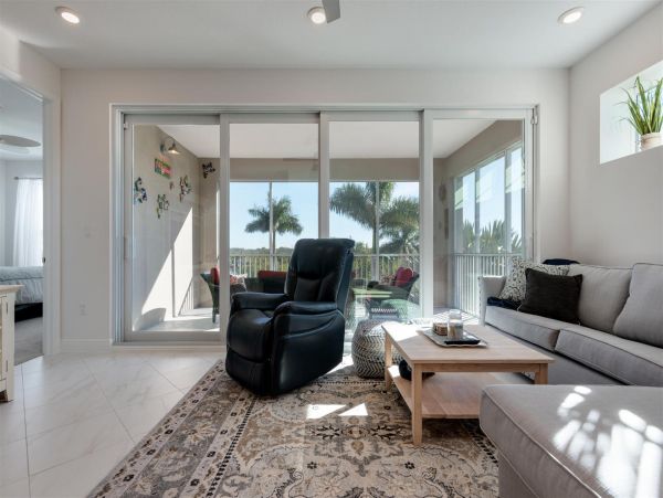 Island Oasis with 3 Bedrooms & Great Amenities
