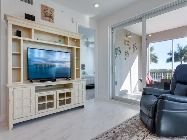 Island Oasis with 3 Bedrooms & Great Amenities