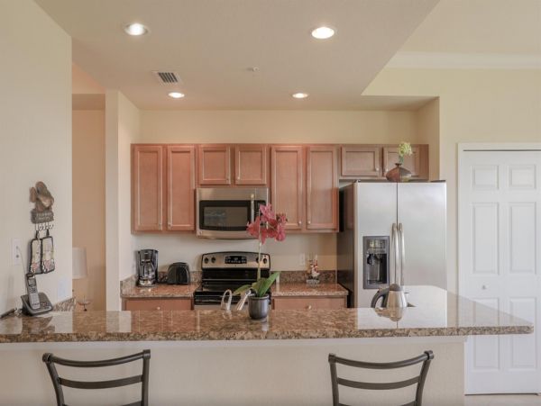 Cozy 2 Bedroom Vacation Condo in Bradenton with Shared Pool