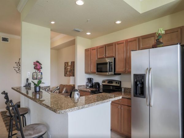 Cozy 2 Bedroom Vacation Condo in Bradenton with Shared Pool