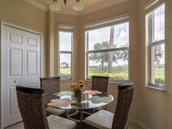 Cozy 2 Bedroom Vacation Condo in Bradenton with Shared Pool
