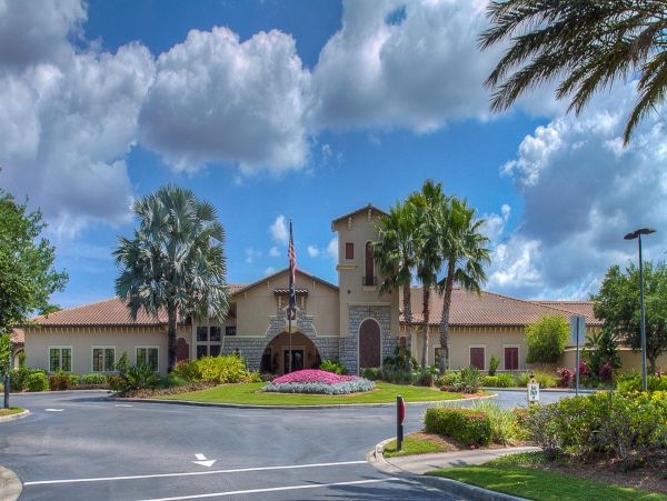 Cozy 2 Bedroom Vacation Condo in Bradenton with Shared Pool