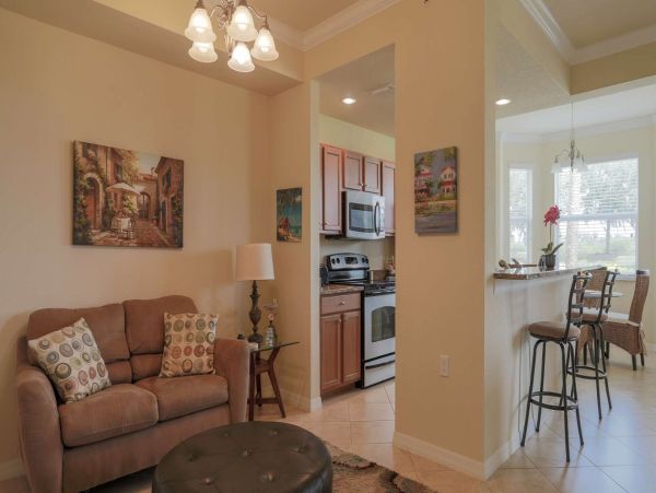 Cozy 2 Bedroom Vacation Condo in Bradenton with Shared Pool