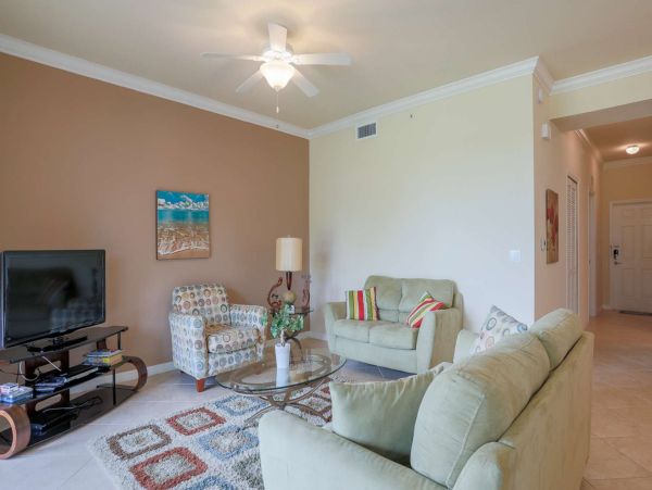 Cozy 2 Bedroom Vacation Condo in Bradenton with Shared Pool