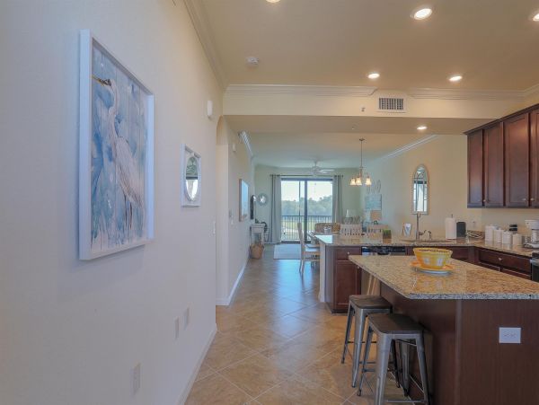Lovely Vacation Rental 2 Bedrooms with Waterfront Views