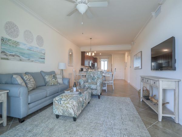 Lovely Vacation Rental 2 Bedrooms with Waterfront Views