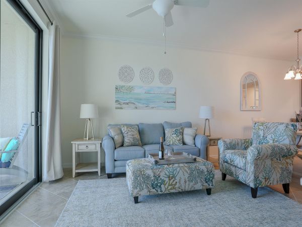 Lovely Vacation Rental 2 Bedrooms with Waterfront Views