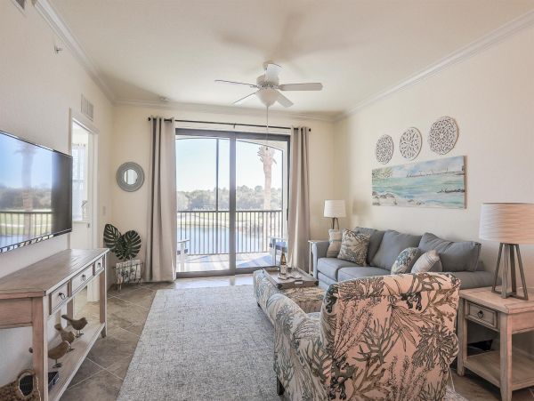 Lovely Vacation Rental 2 Bedrooms with Waterfront Views
