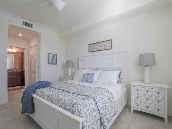 Lovely Vacation Rental 2 Bedrooms with Waterfront Views