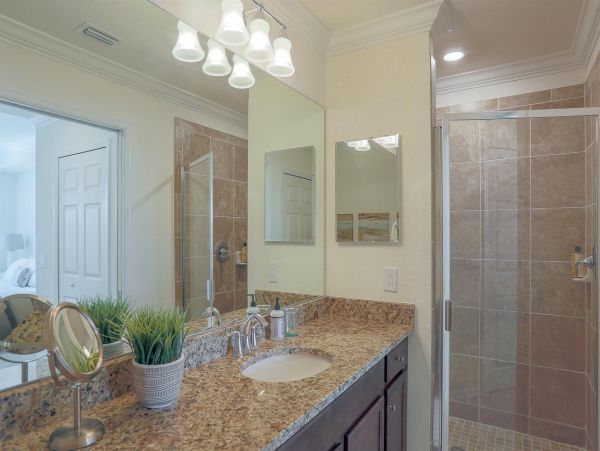 Lovely Vacation Rental 2 Bedrooms with Waterfront Views