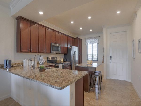 Lovely Vacation Rental 2 Bedrooms with Waterfront Views