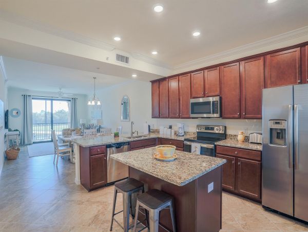 Lovely Vacation Rental 2 Bedrooms with Waterfront Views