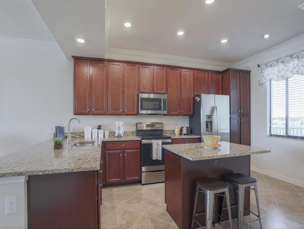 Lovely Vacation Rental 2 Bedrooms with Waterfront Views