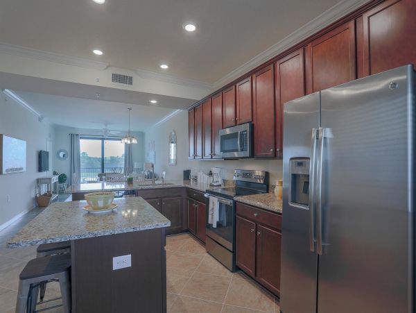 Lovely Vacation Rental 2 Bedrooms with Waterfront Views