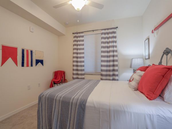 Lovely Vacation Rental 2 Bedrooms with Waterfront Views