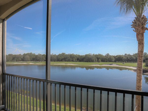 Lovely Vacation Rental 2 Bedrooms with Waterfront Views