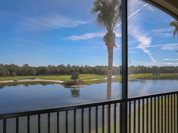 Lovely Vacation Rental 2 Bedrooms with Waterfront Views