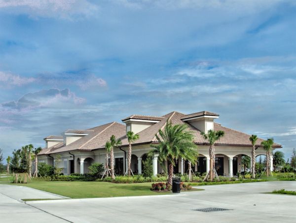 Lovely Vacation Rental 2 Bedrooms with Waterfront Views
