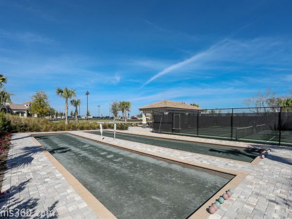 Lovely Vacation Rental 2 Bedrooms with Waterfront Views