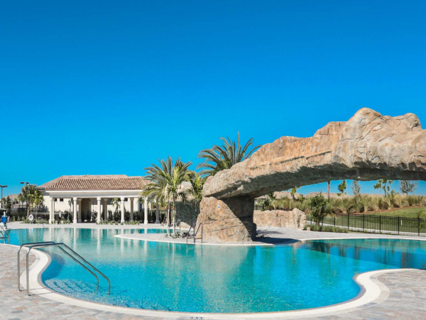 Lovely Vacation Rental 2 Bedrooms with Waterfront Views