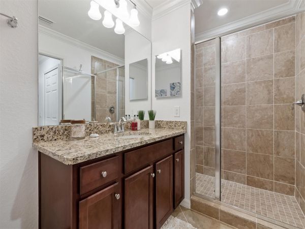 Lakefront Vacation Condo in Lakewood Ranch with Luxury Amenities