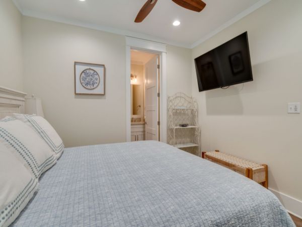 Six bedroom Villa Close To The Beach And Restaurants