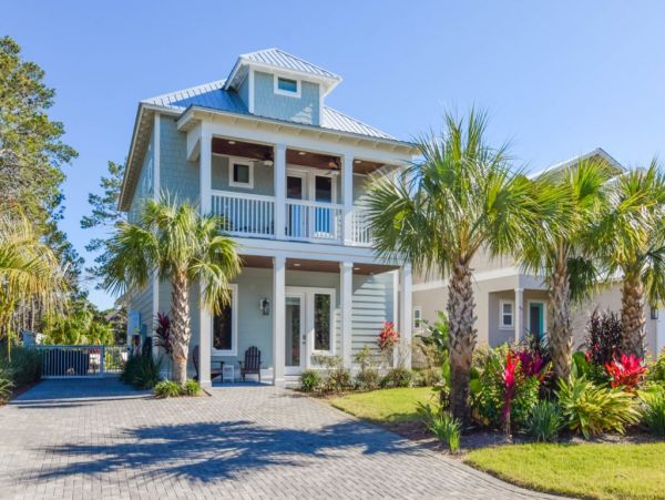 Six bedroom Villa Close To The Beach And Restaurants