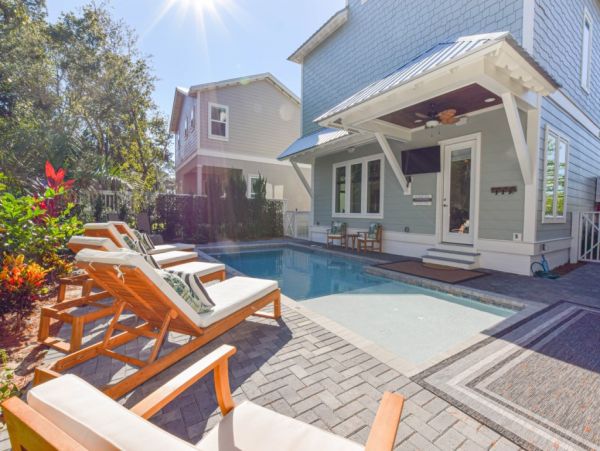 Six bedroom Villa Close To The Beach And Restaurants