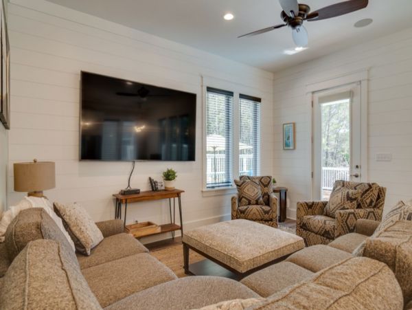 Six bedroom Villa Close To The Beach And Restaurants