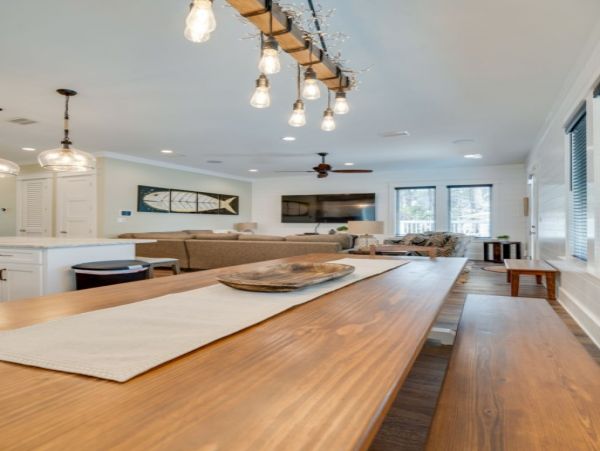 Six bedroom Villa Close To The Beach And Restaurants