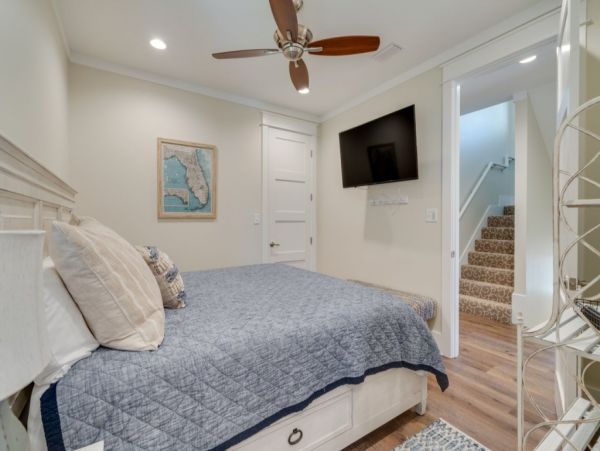 Six bedroom Villa Close To The Beach And Restaurants