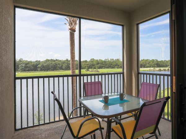 Three Bedroom Condo with Great Location & Amenities in Lakewood Ranch
