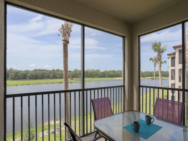 Three Bedroom Condo with Great Location & Amenities in Lakewood Ranch